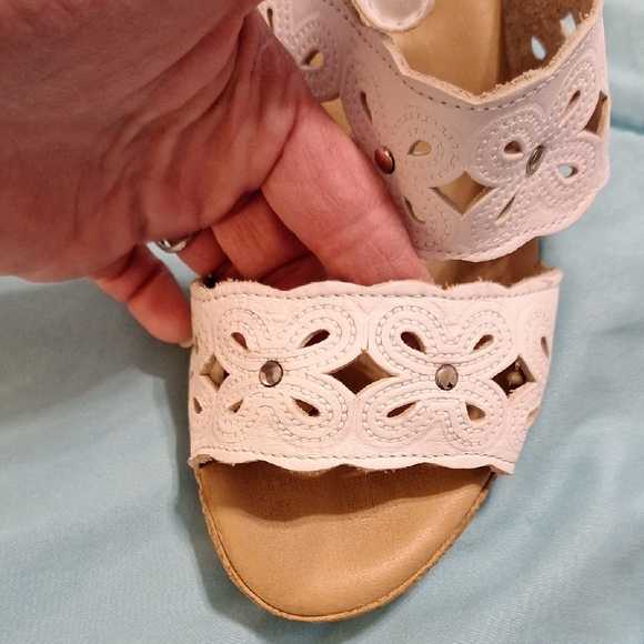 Spring Step Women's Lace Cream Sandals - Picture 7 of 9